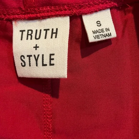 Truth + Style Red Hooded Tunic - Picture 3 of 3